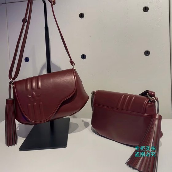 adidas Adidas Clover Saddle Bag 26 New Year's Dark Red Women's Shoulder Crossbody Bag KW4726