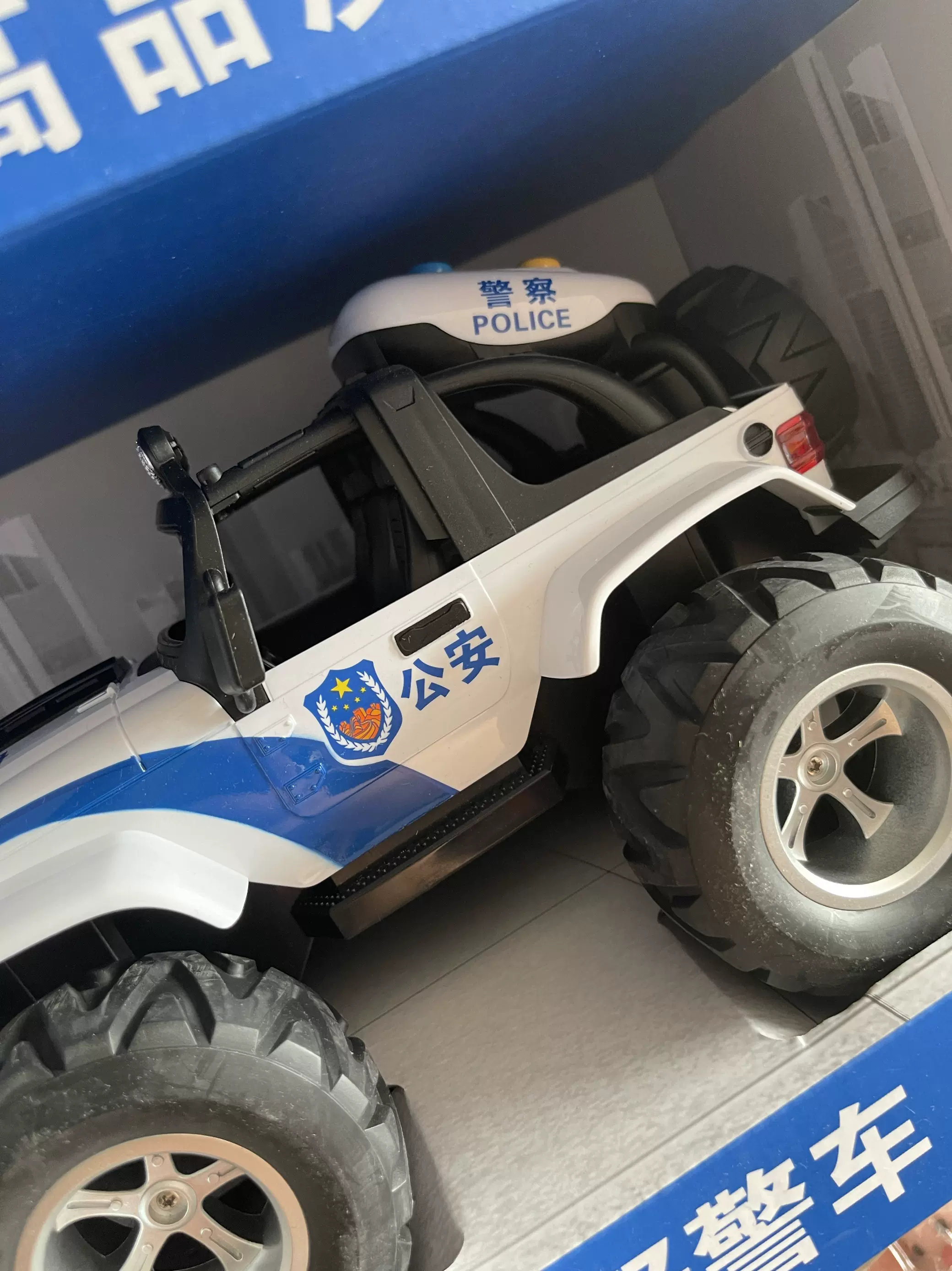 开宝家 我是超大仿真惯性音乐灯光警车