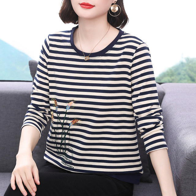 Striped long-sleeved T-shirt for women 2025 spring new autumn clothes fashionable top middle-aged and elderly mother pure cotton base shirt