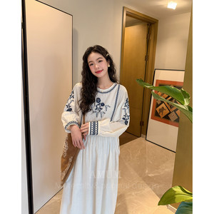 
AMUM maternity wear ethnic style ~ forest style embroidered blue and white loose literary skirt that does not show pregnancy and beautiful skirt