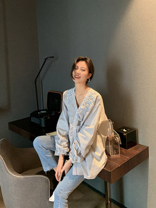 
AMUM maternity wear revival style ~ V-neck striped shirt design cotton loose and fashionable long-sleeved top