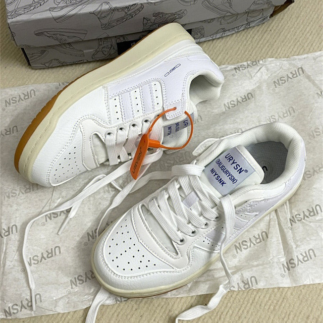 Hong Kong style casual sneakers for women ins super popular niche versatile white shoes 2025 autumn new couple sports shoes for men