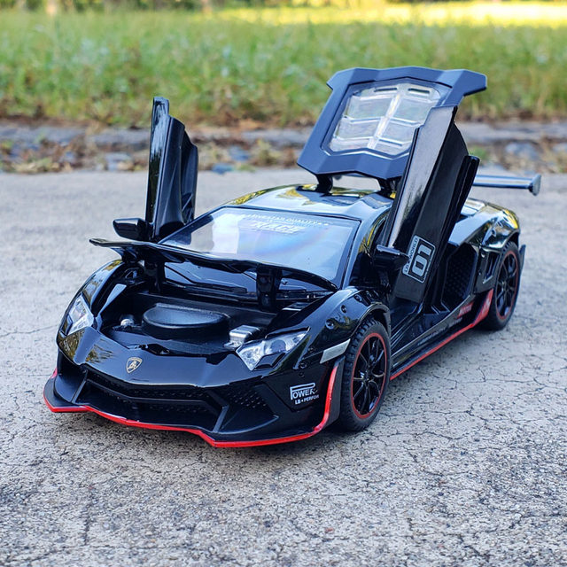 1/32 Scale Lamborghini Urus Alloy Toy Car - Pull Back Action, Doors Open, Sound & Light, Yellow