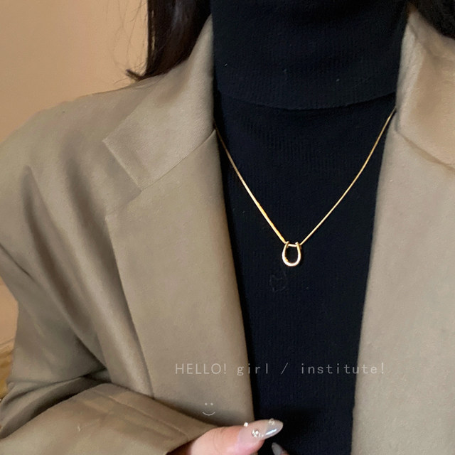 U-shaped horseshoe pendant necklace for women 2024 new high-end snake bone sweater chain autumn and winter simple matching accessories
