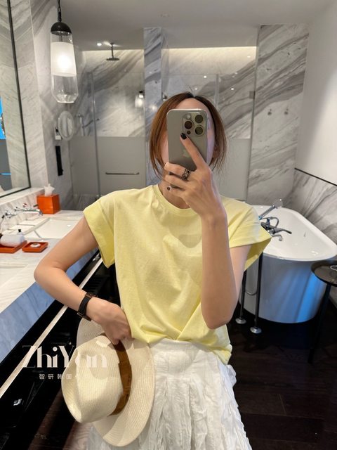 Zhiyan South Korea imported light and thin summer white yellow solid color rolled sleeve round neck small version fitted casual T-shirt