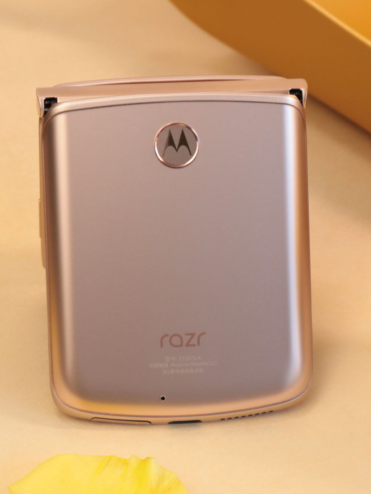 摩托罗拉razr5g刀锋折叠手机