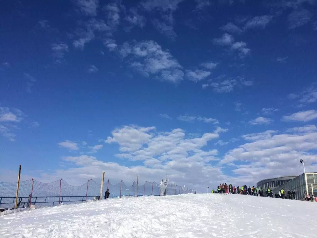 浙东第一尖雪山欢乐谷图片