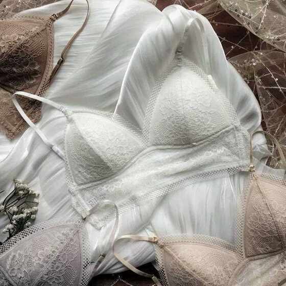 
New direct-selling French sexy no-wire triangle cup large backless hollow lace underwear girl small bra with thin straps