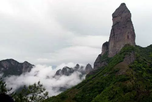 天柱岩图片