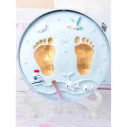 Newborn Baby Footprints and Handprints in Clay to Commemorate the Full Month and 100 Days, a Gift to Commemorate the Birth of the Baby with Hand and Foot Prints