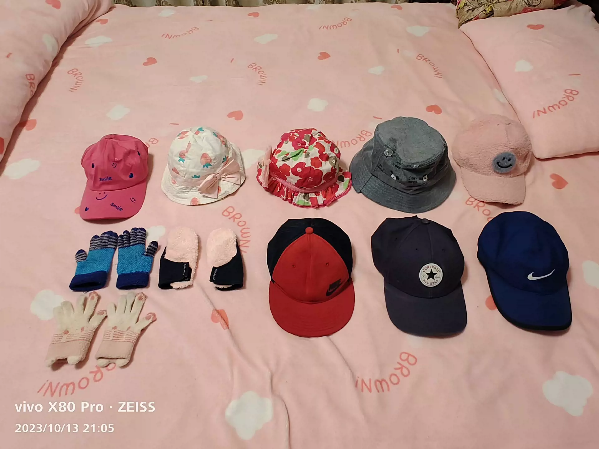 儿童帽子，儿童手套，样式见图，男帽均为正版的品牌，耐克及匡威-Taobao