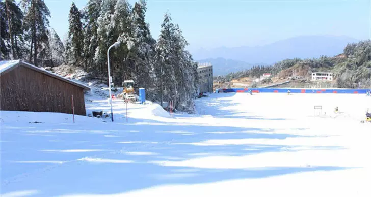 罗田红花尖滑雪度假村