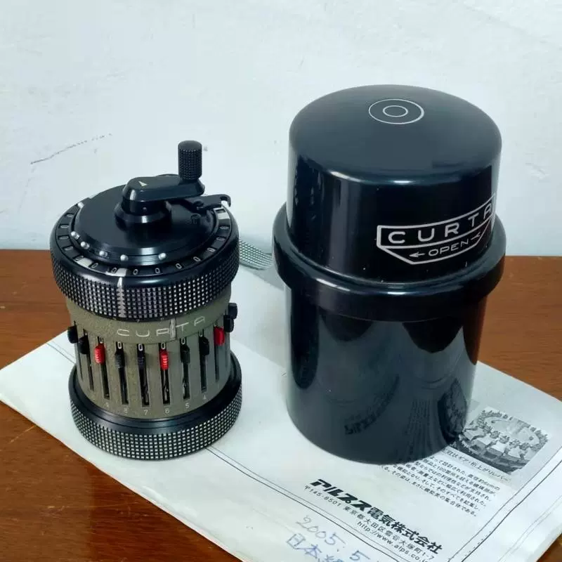 手動式計算器 機械計算器，老物件，手動操作可攜式手搖計算機