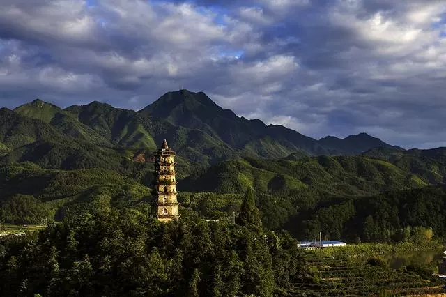 湛卢山风景区图片