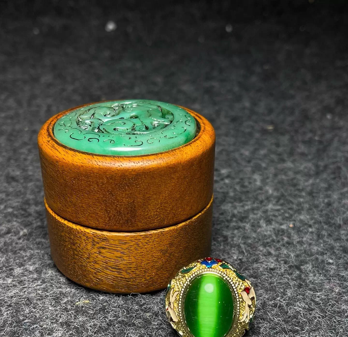 花梨木扳指盒、老玉扳指一套 下乡淘到的花梨木扳指盒天然实木整料挖刻老