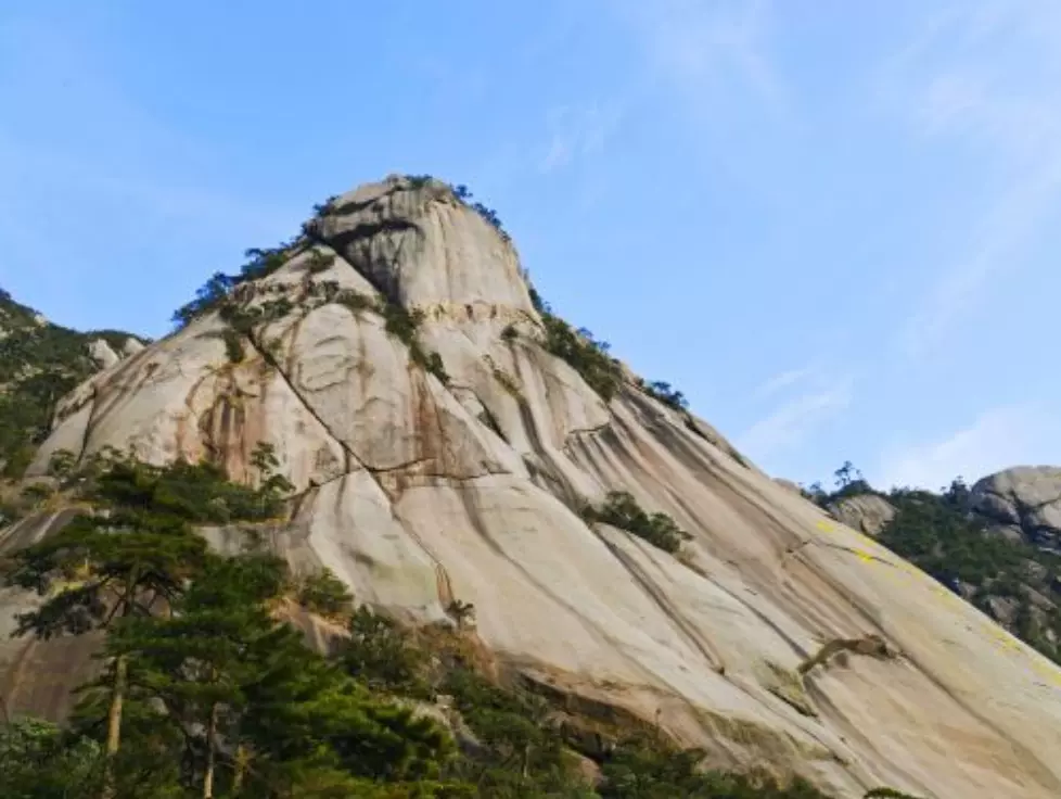 立马峰图片