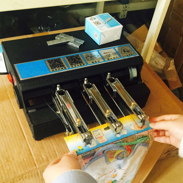 Dafenbe specializes in innovating two -headed card header booking machine electrical booking machine gas dynamic booking machine Nailing machine accessories link
