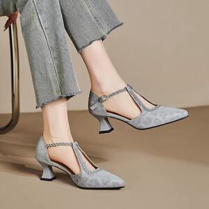 
Fashionable Leopard Print Leather Thick Heel Baotou Sandals Women's 2026 Summer Light Luxury Pointed Toe Medium Heel Strap Fashion Sandals