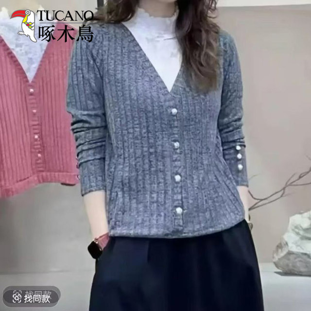 
Woodpecker 2025 autumn hot lace splicing temperament fake two-piece sweater to make you look slim and versatile turtleneck top