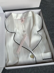 
New product Diane Liang Xiaohongshu recommends couple pajamas ladies ice silk satin men striped home clothing set