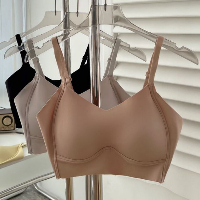 Large size large breasts show small beauty with back wrapped chest thin shoulder straps fixed cup large chest shockproof bra exercise without traces and great elasticity