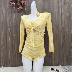 
2025 new smudged whitening one-piece swimsuit women's long-sleeved cover-up sun protection student conservative hot spring summer