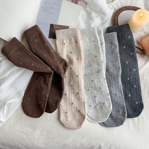 
Socks that will pill, retro small floral women's mid-calf socks, Korean version of ins trendy Maillard spring and autumn boneless cotton socks