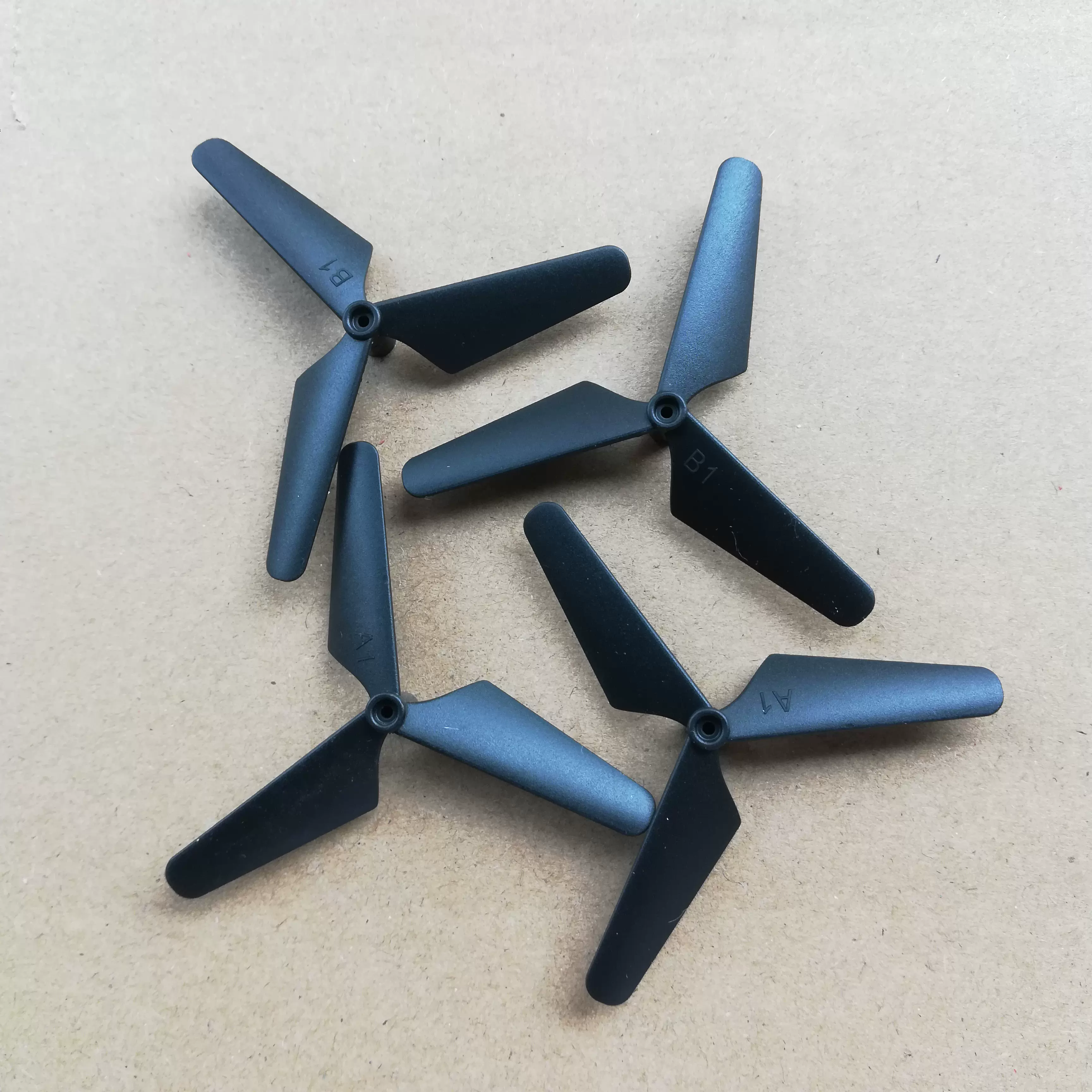 遥控飞机抖音网红无人机玩具飞碟手势感应飞行器配件三