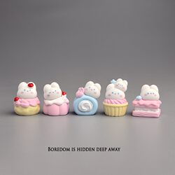 I'M Bored, so I'Ve Set up a Bunch of Cute Little Bunny Decorations to Brighten up the Computer Desk and Japanese-Style Workstation