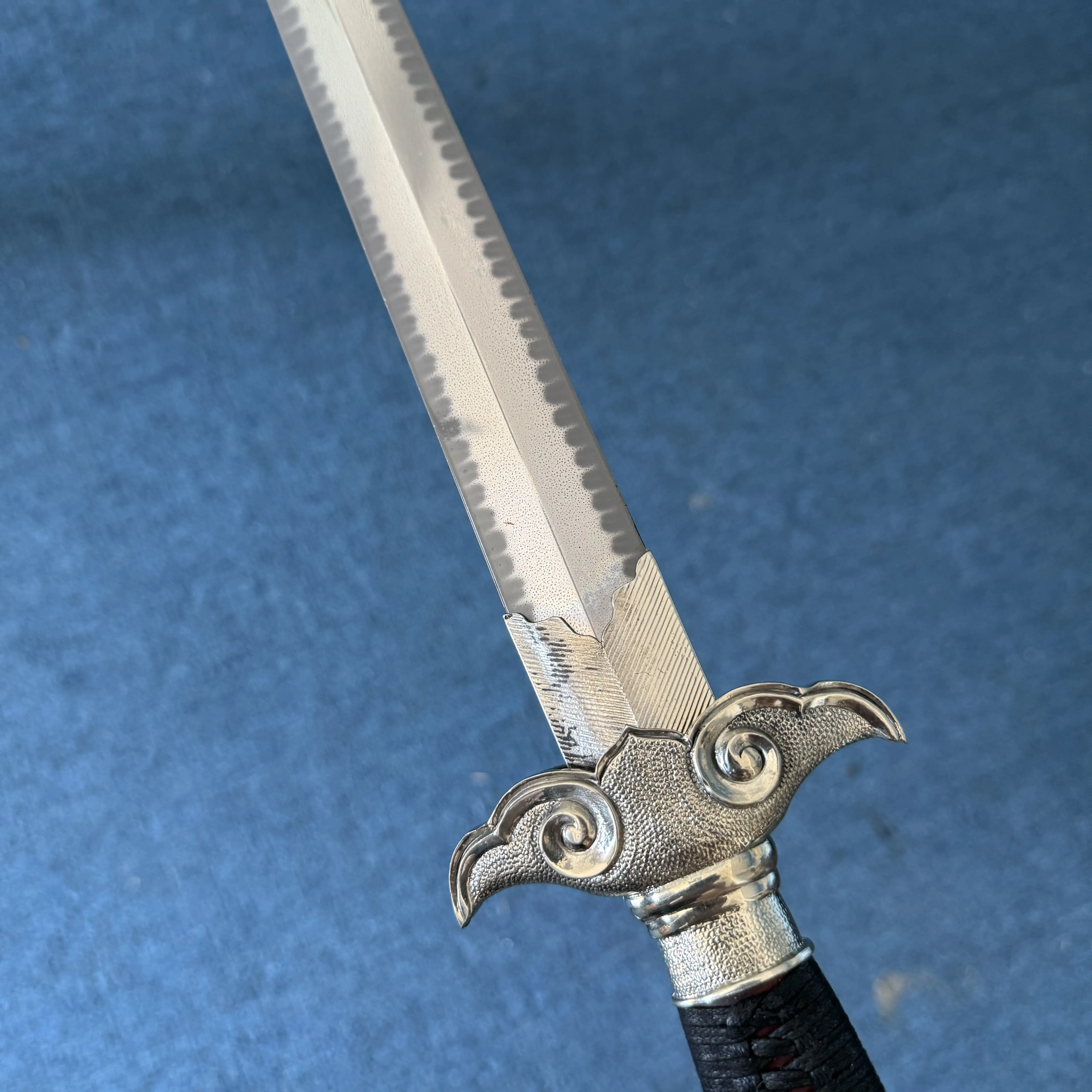 神鹰剑单手剑一体锻打不锈铬钢轻量化武术用剑冷兵器未开刃