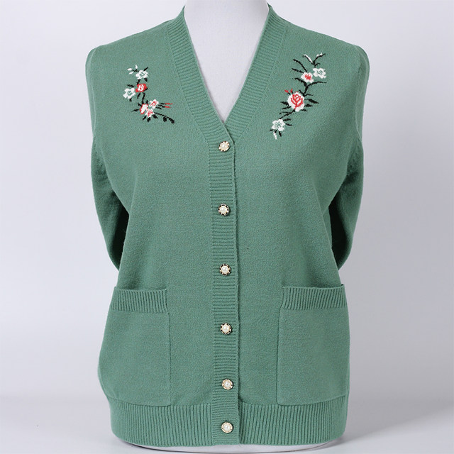 Spring clothing for the elderly, mother's sweater cardigan, V-neck granny wear, thin wool knitted bottoming shirt, clothes for the elderly