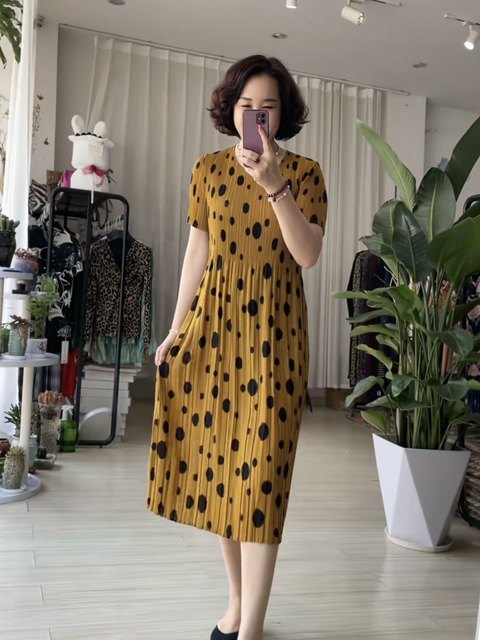 Temperament Commuting Solid Color Slim Pleated Skirt