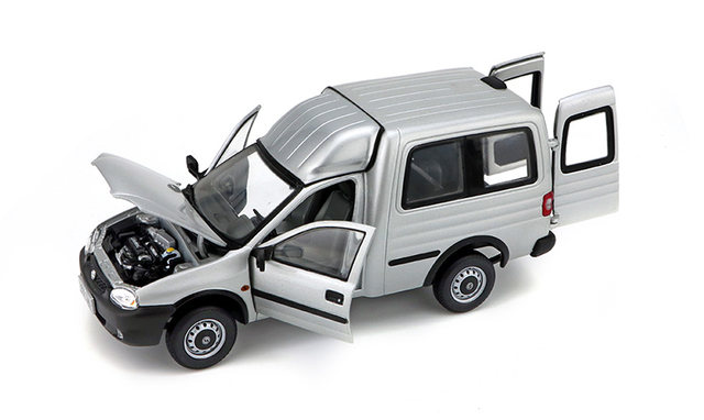 1:24 original factory SAIC Yizheng Saibao car alloy simulation static car model gift ornaments
