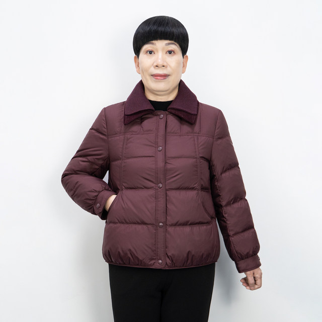Mother in her 50s winter down jacket short casual and warm 2025 new middle-aged women's down jacket white duck down