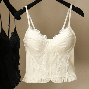 Lace-trimmed sweet fungus-edged velvet suspender belt