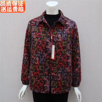 
Older mothers wear thin cotton coats and elderly cotton jackets