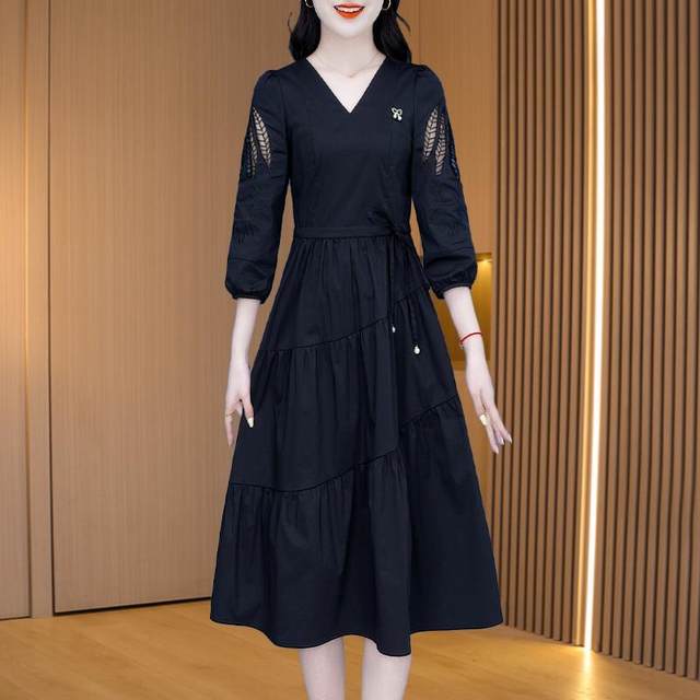 2025 Spring and Autumn New Large Size Seven-Cropped Sleeve Dress Women's Elegance V-neck Hollow Waist Slimming Mid-length Skirt
