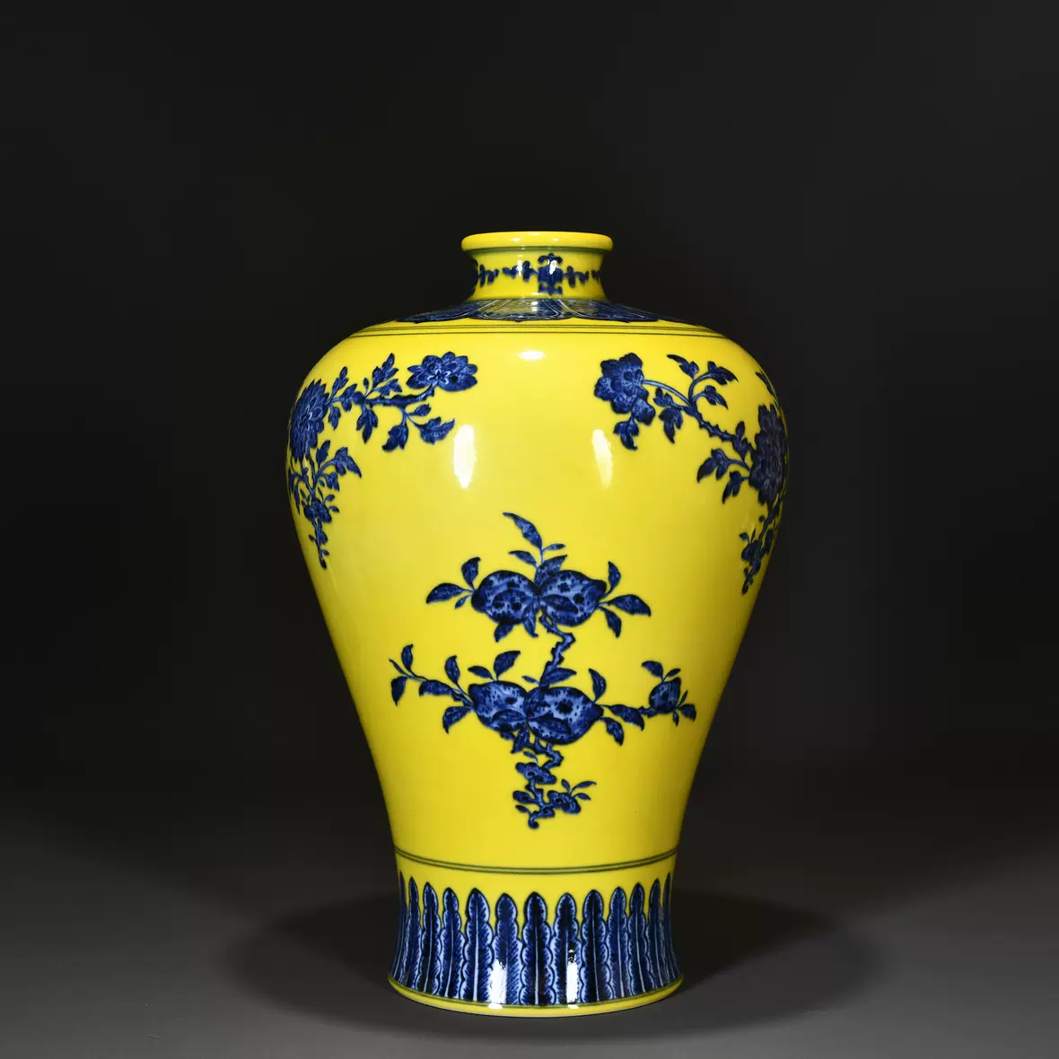 中国古董 景徳鎮 黄地清华花果瓶 大清乾隆年製款 骨董 博古珍藏》款大清乾隆年製【青花描金龍鳳紋花瓶】高33