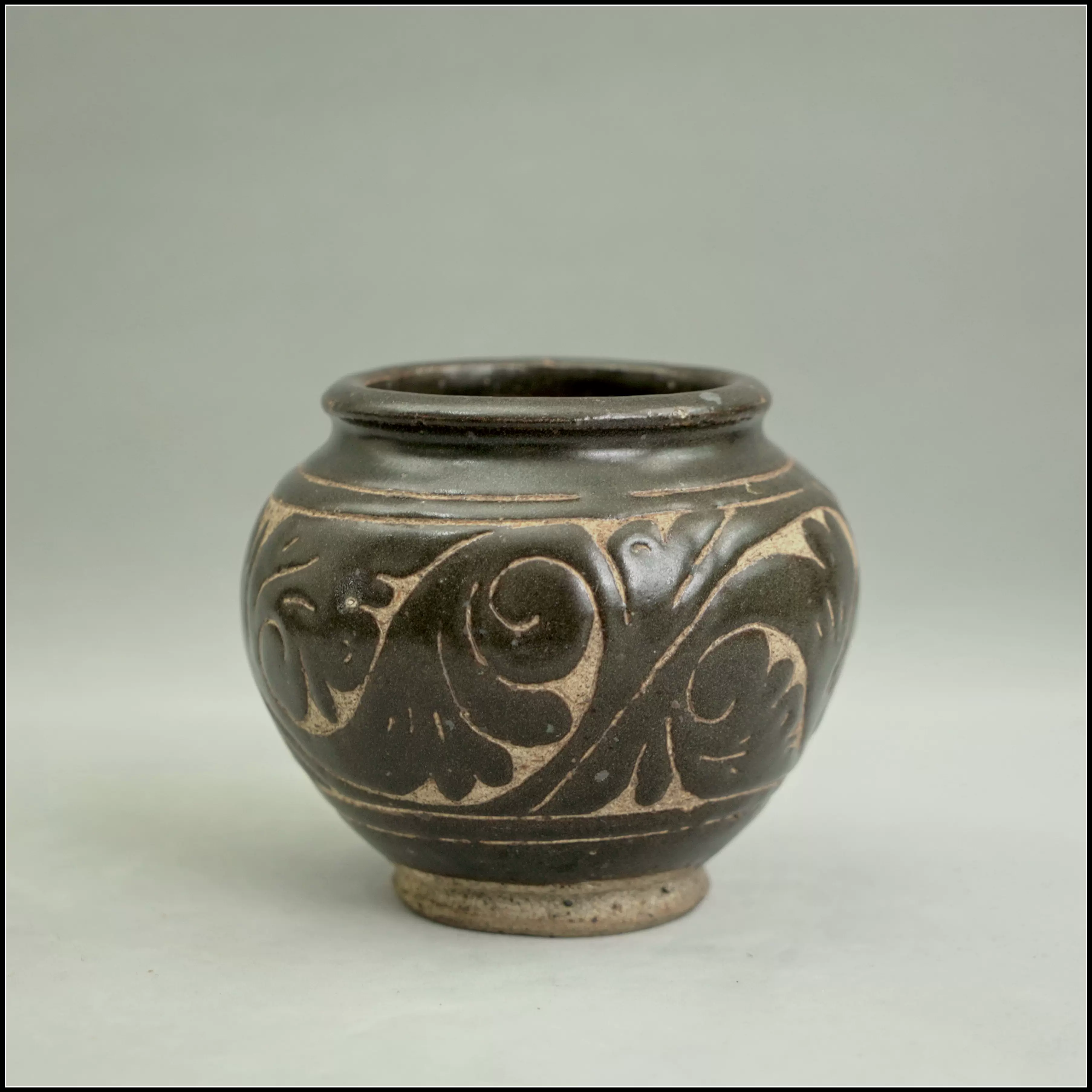 宋哥窯彫刻開片四方尊瓶 装飾品 現代工芸品美術品
