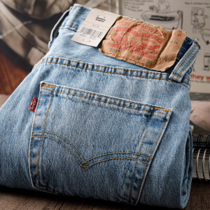 Atong Cow Society Levis 501 light blue mid-waist straight loose jeans for men casual and versatile trend