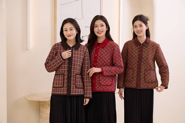 
Middle-aged and elderly mothers wear small fragrant lapel printed coats wool camel hair cotton cardigans thickened warm tops