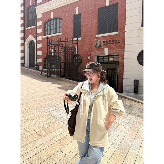 
Lao Zhang and Xiao Pang PONGKIK fake two-piece lazy windbreaker autumn new style atmospheric British style short top