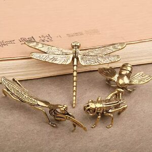 
Brass Mantis Cricket Bee Dragonfly Simulation Insect Desktop Ornament Tea Pet Animal Bug Bronze Carving Crafts