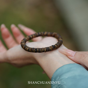 
Authentic Agarwood Bracelet Hainan Yingge Green Qinan Shape Bracelet Pills Straight-cut Pills Playing with Mountains and Rivers Heartfelt