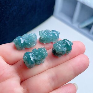 
A-grade jade blue and green Overlord Pixiu pendant natural old pit through hole Pichu bracelet fresh and auspicious for making money