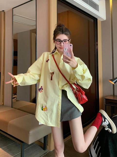 Large size fat mm300Jin [Jin equals 0.5 kg] Yellow fun cartoon long-sleeved shirt for women in spring design niche French top trendy
