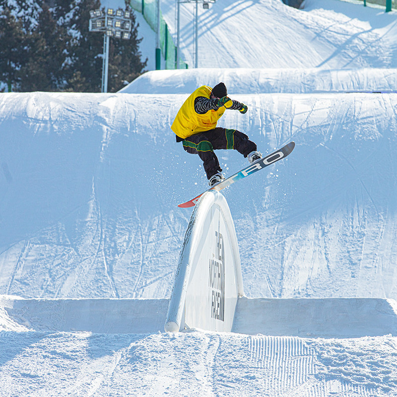 广州深圳飞长白山自由行5天含机票+万达/华美胜地度假区滑雪酒店