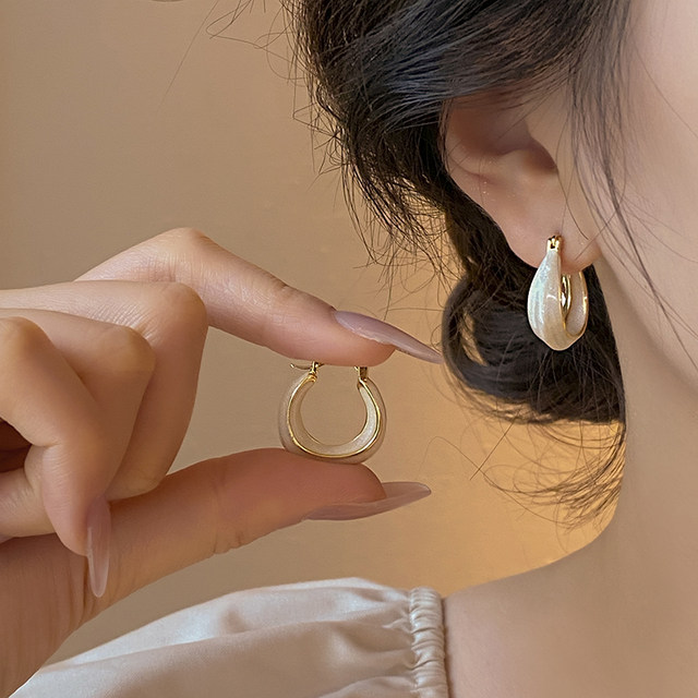 Plain ring dripping glaze autumn and winter earrings for women, light luxury design, high-end ear buckle and earrings, 2024 new hot style temperament earrings