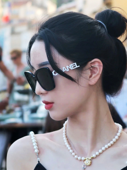 Chanel Women display picture 2