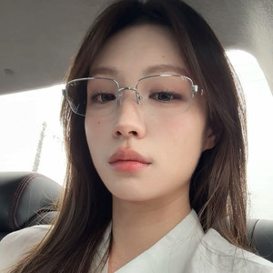 
Korean version of literary and artistic silver half-frame ultra-light glasses for women with high intelligence, pure desire, no makeup, big face, slimming and myopia glasses frame trend